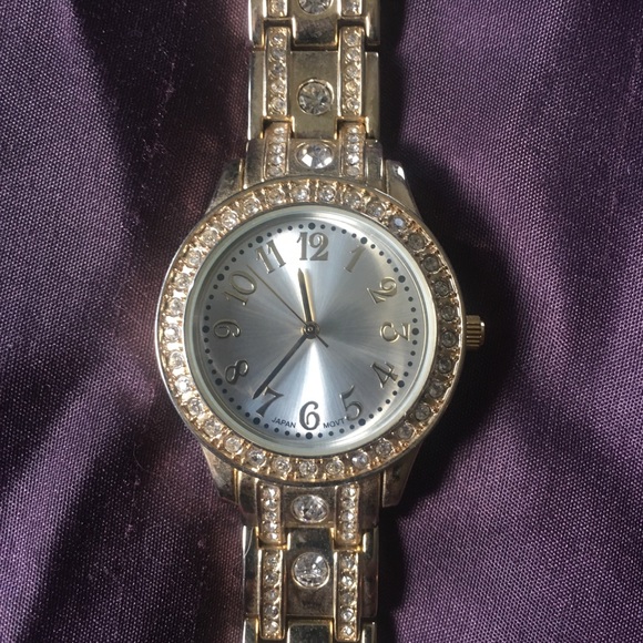 •Women’s Fashion Watch• - Picture 3 of 3